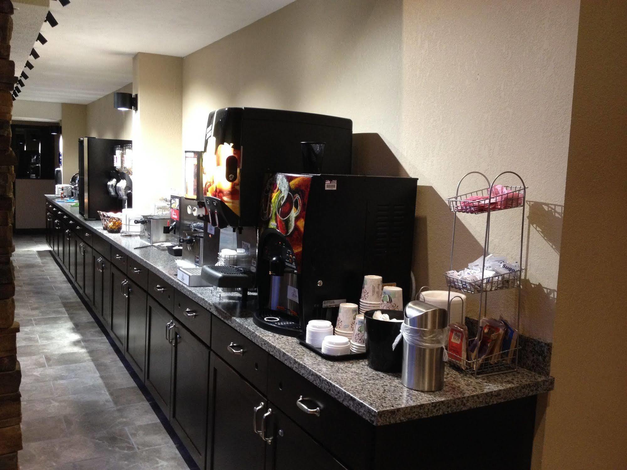 Boarders Inn & Suites By Cobblestone Hotels - Grand Island Exterior foto