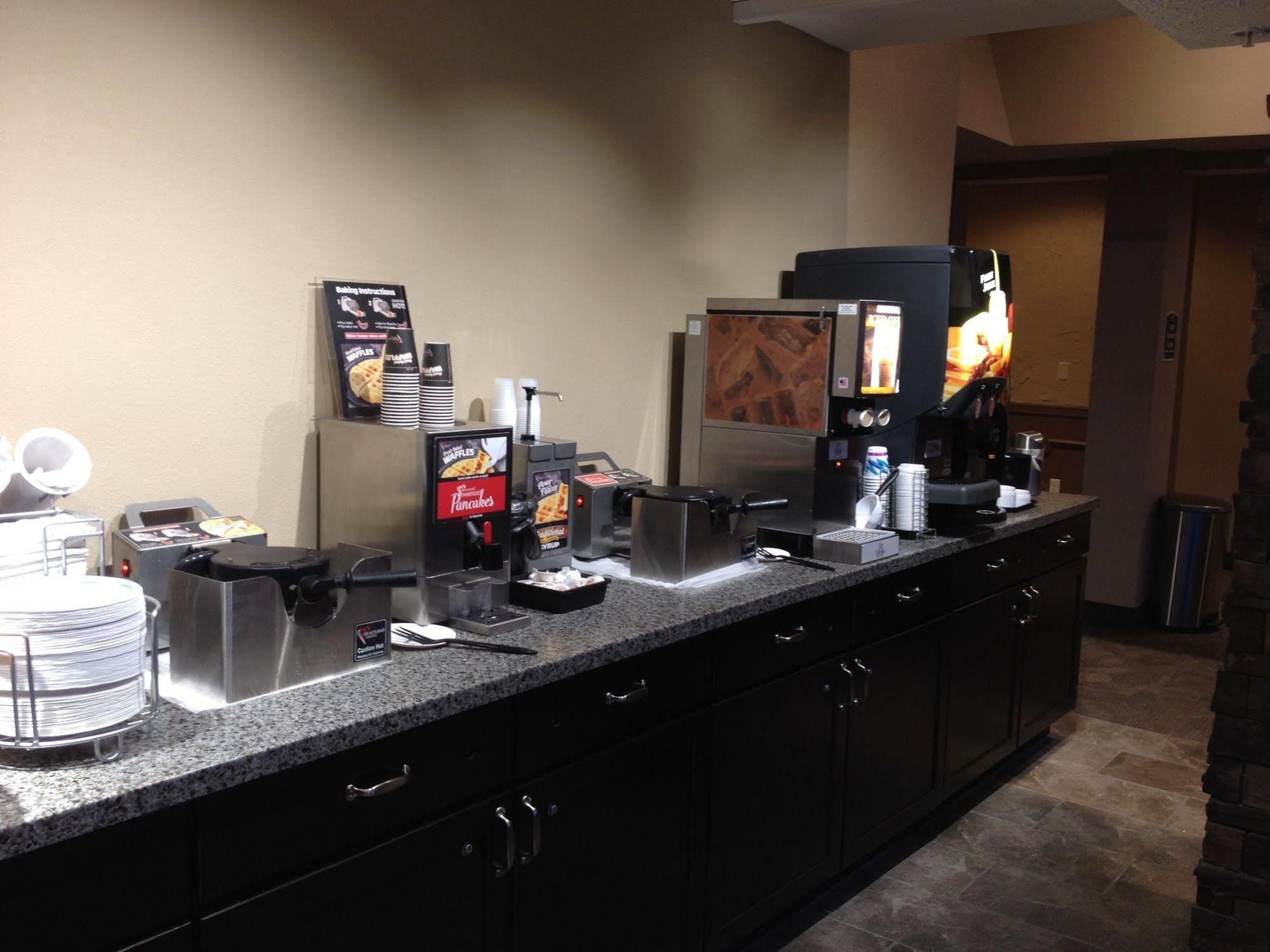 Boarders Inn & Suites By Cobblestone Hotels - Grand Island Exterior foto
