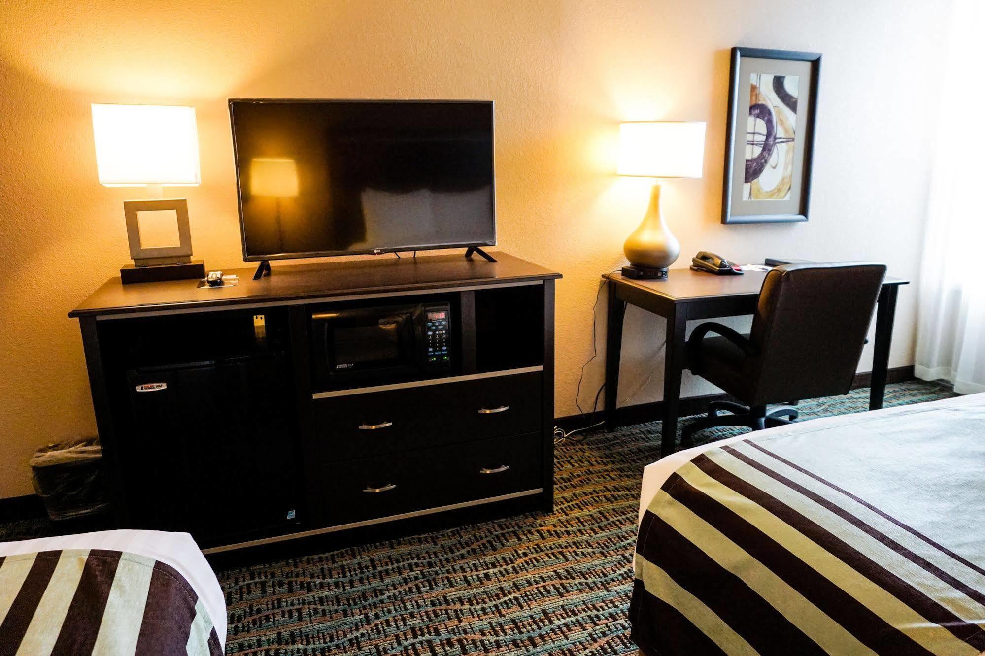 Boarders Inn & Suites By Cobblestone Hotels - Grand Island Exterior foto